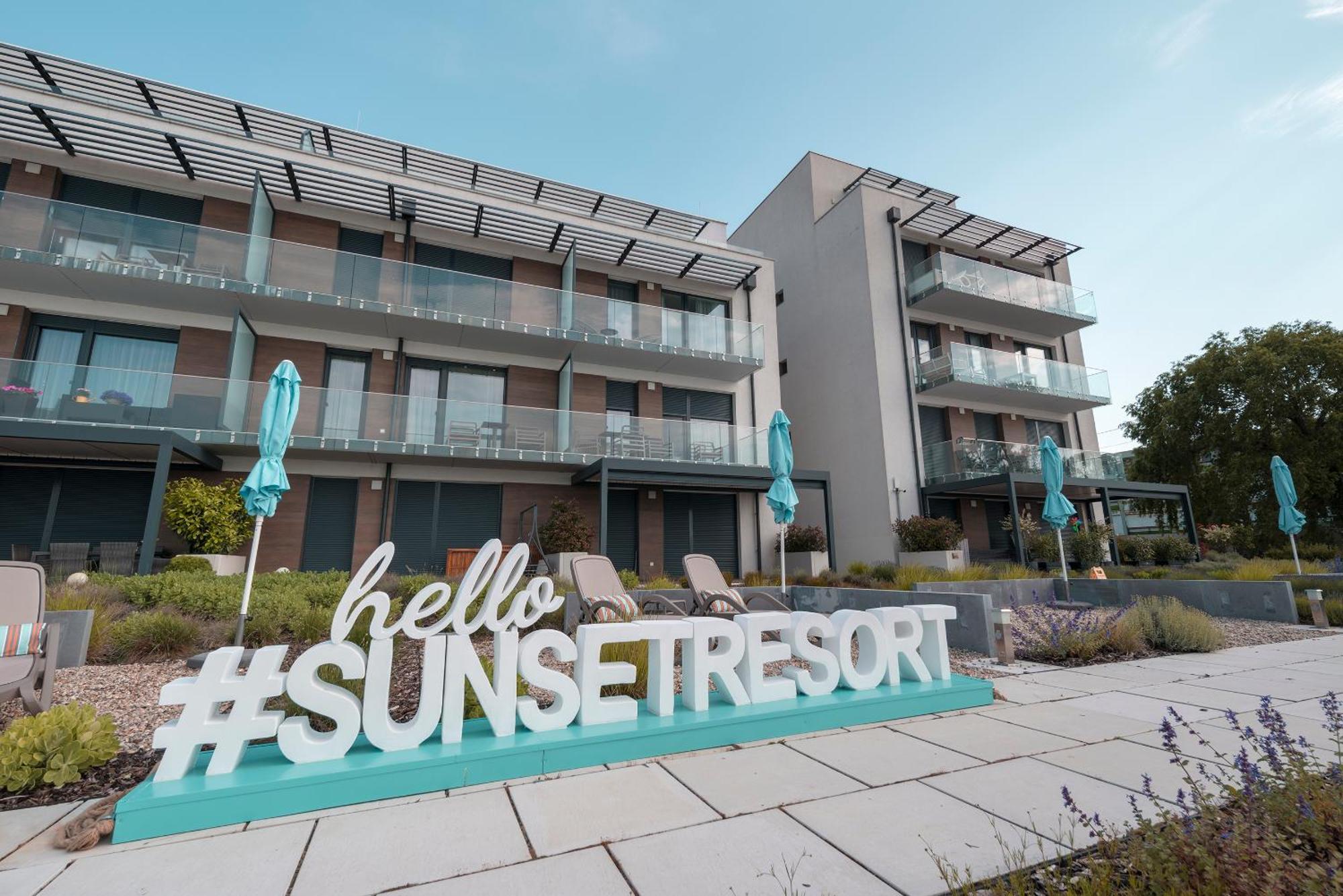 Sunset Resort - Lakeside Apartment Fonyod Exterior photo