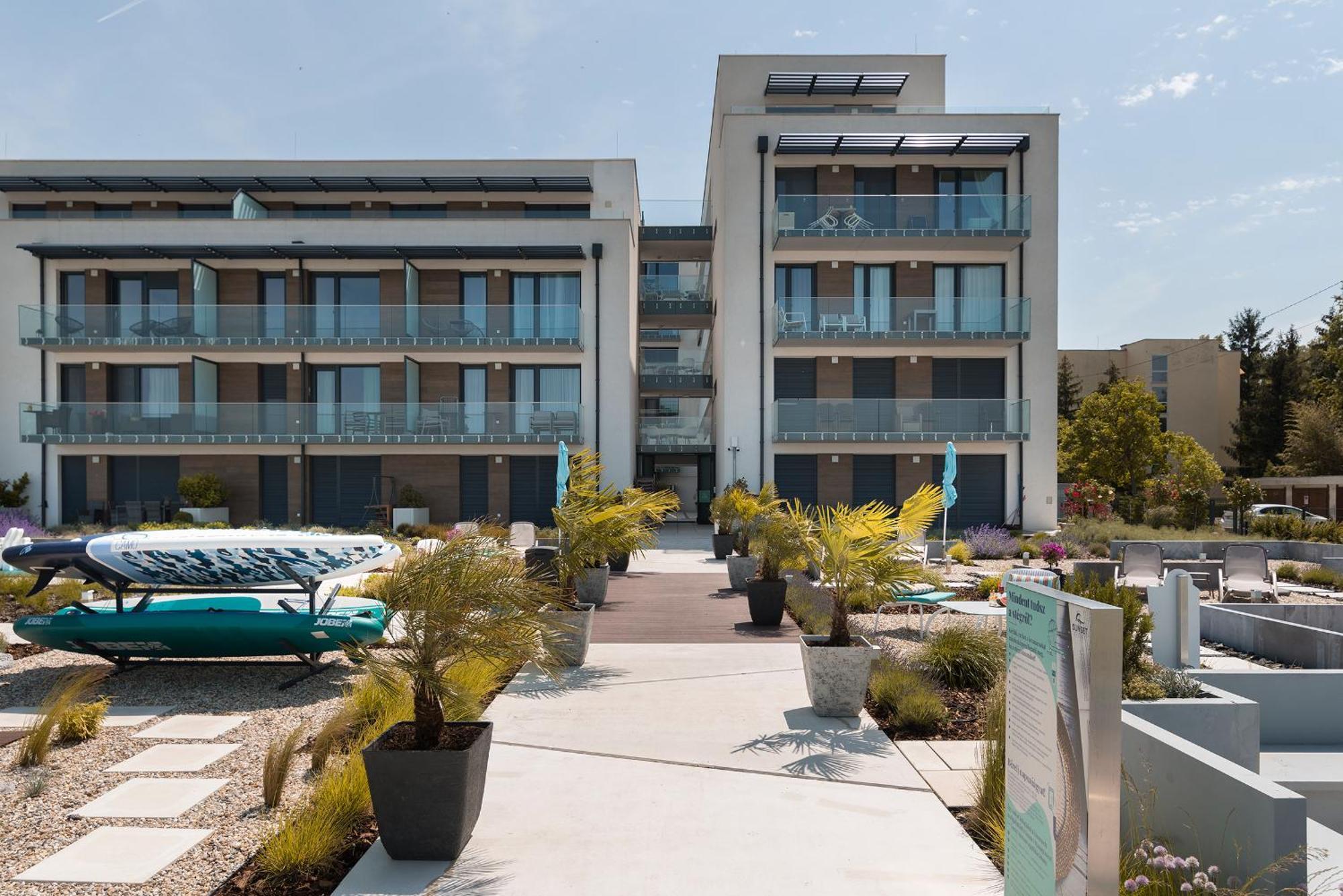 Sunset Resort - Lakeside Apartment Fonyod Exterior photo