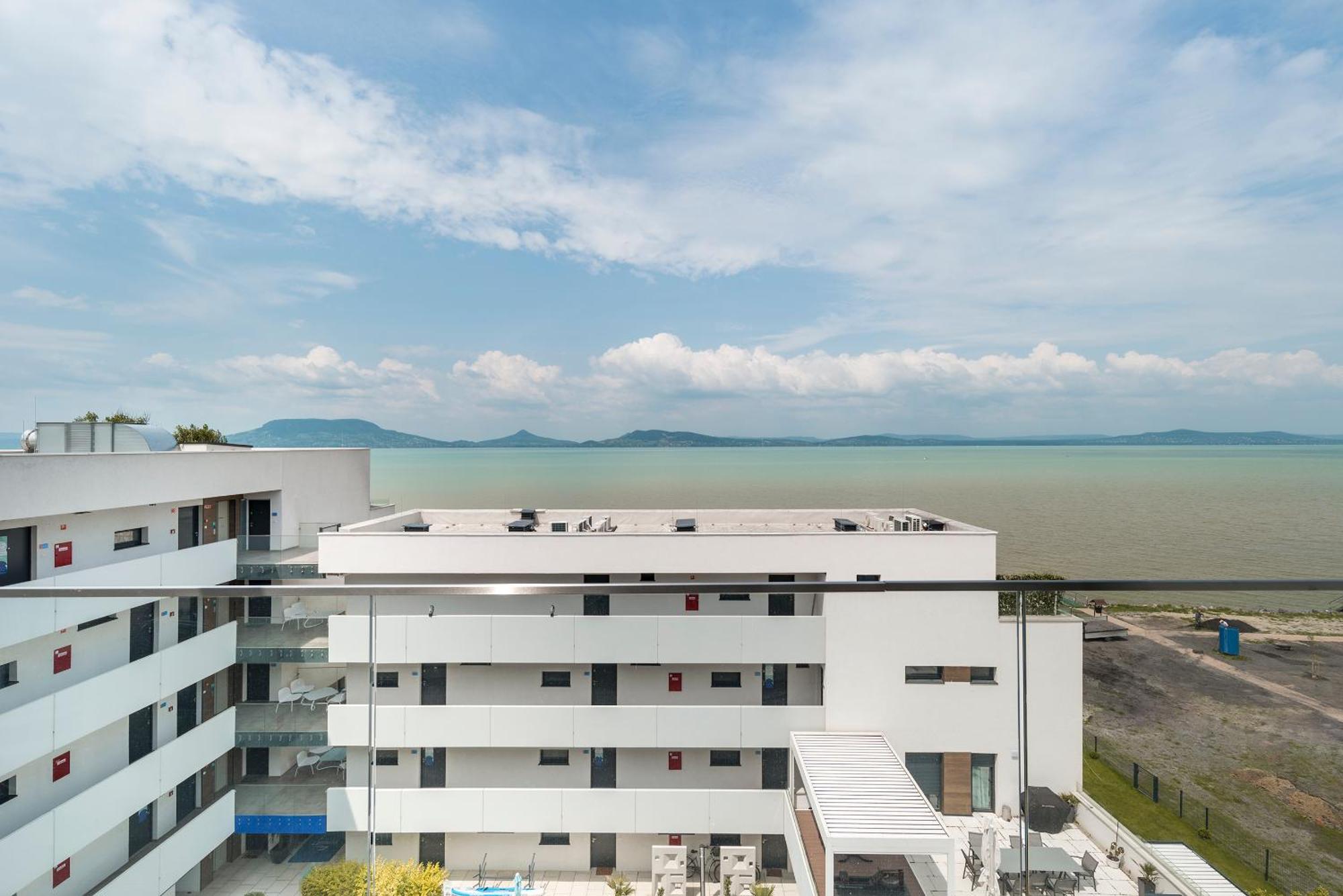 Sunset Resort - Lakeside Apartment Fonyod Exterior photo