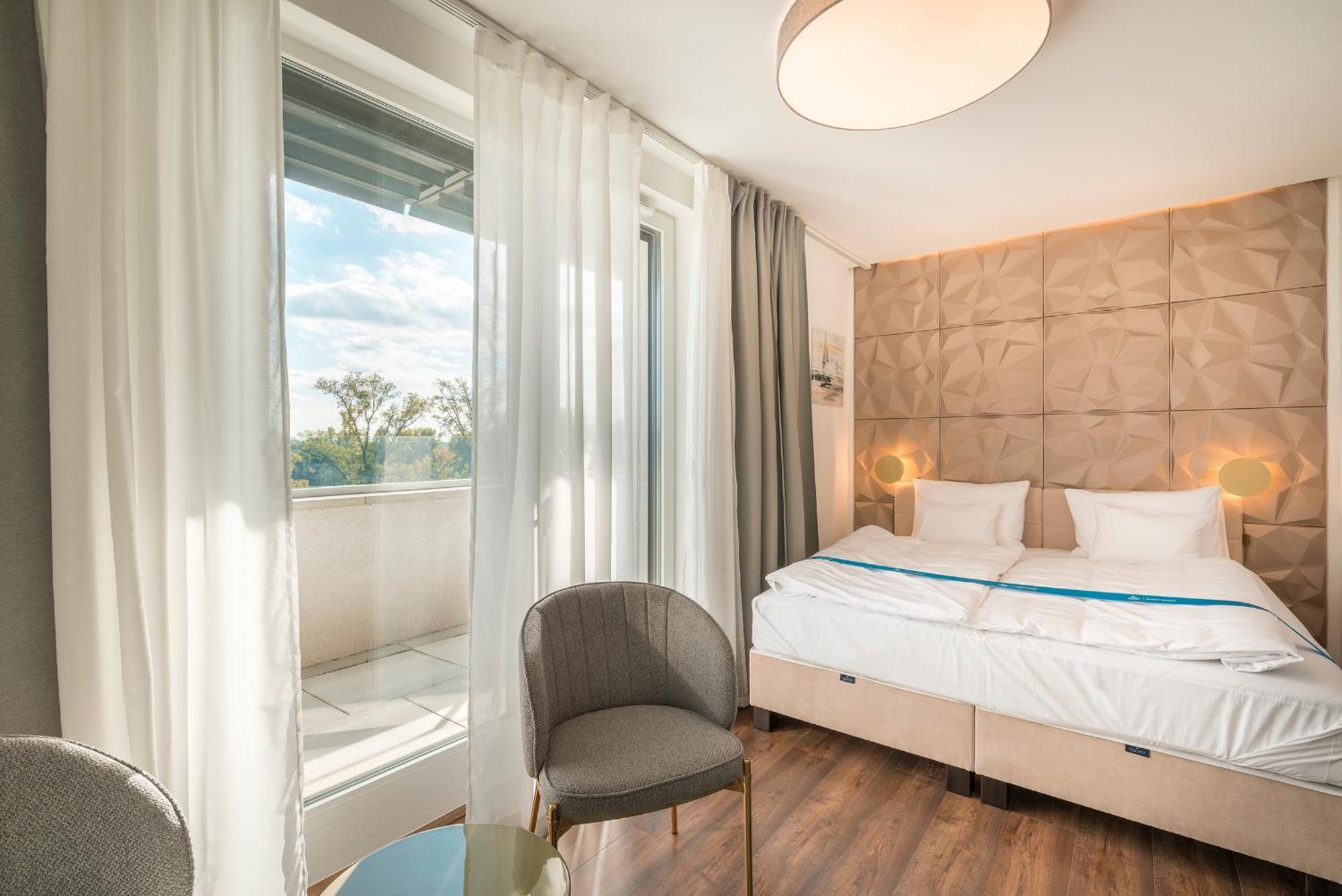 Sunset Resort - Lakeside Apartment Fonyod Room photo