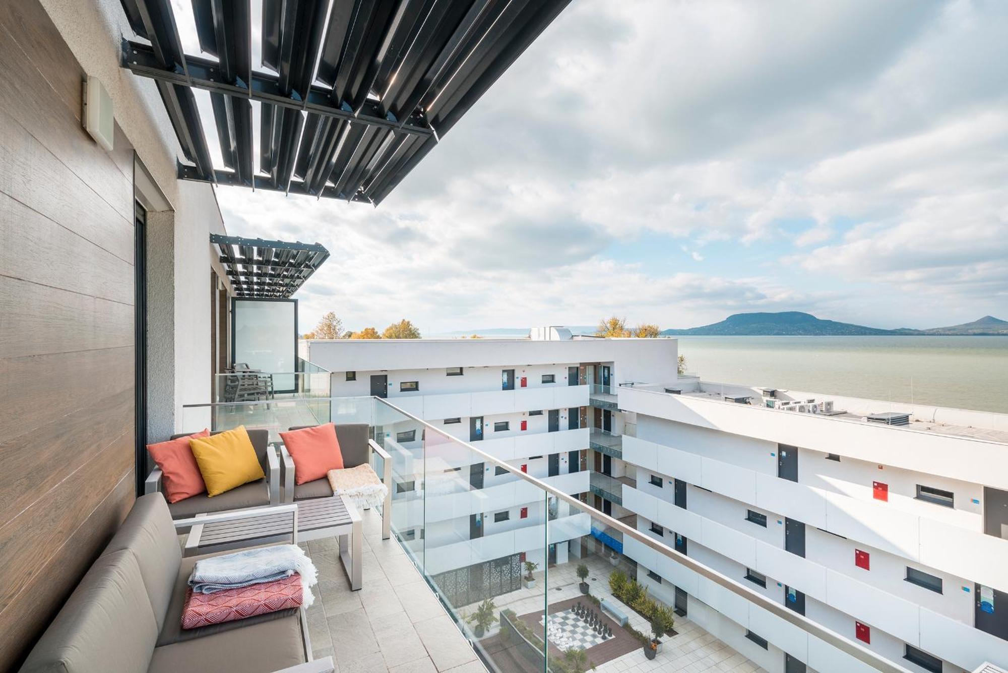 Sunset Resort - Lakeside Apartment Fonyod Room photo