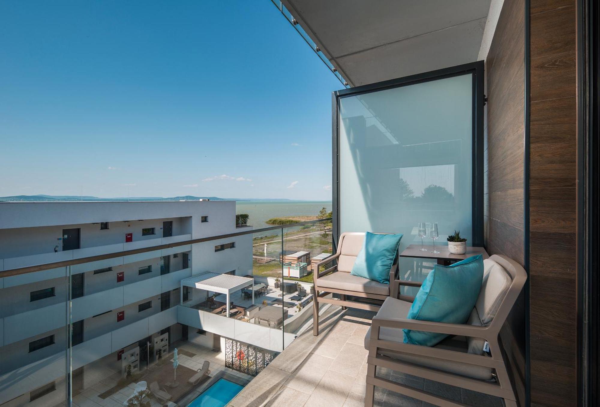 Sunset Resort - Lakeside Apartment Fonyod Room photo